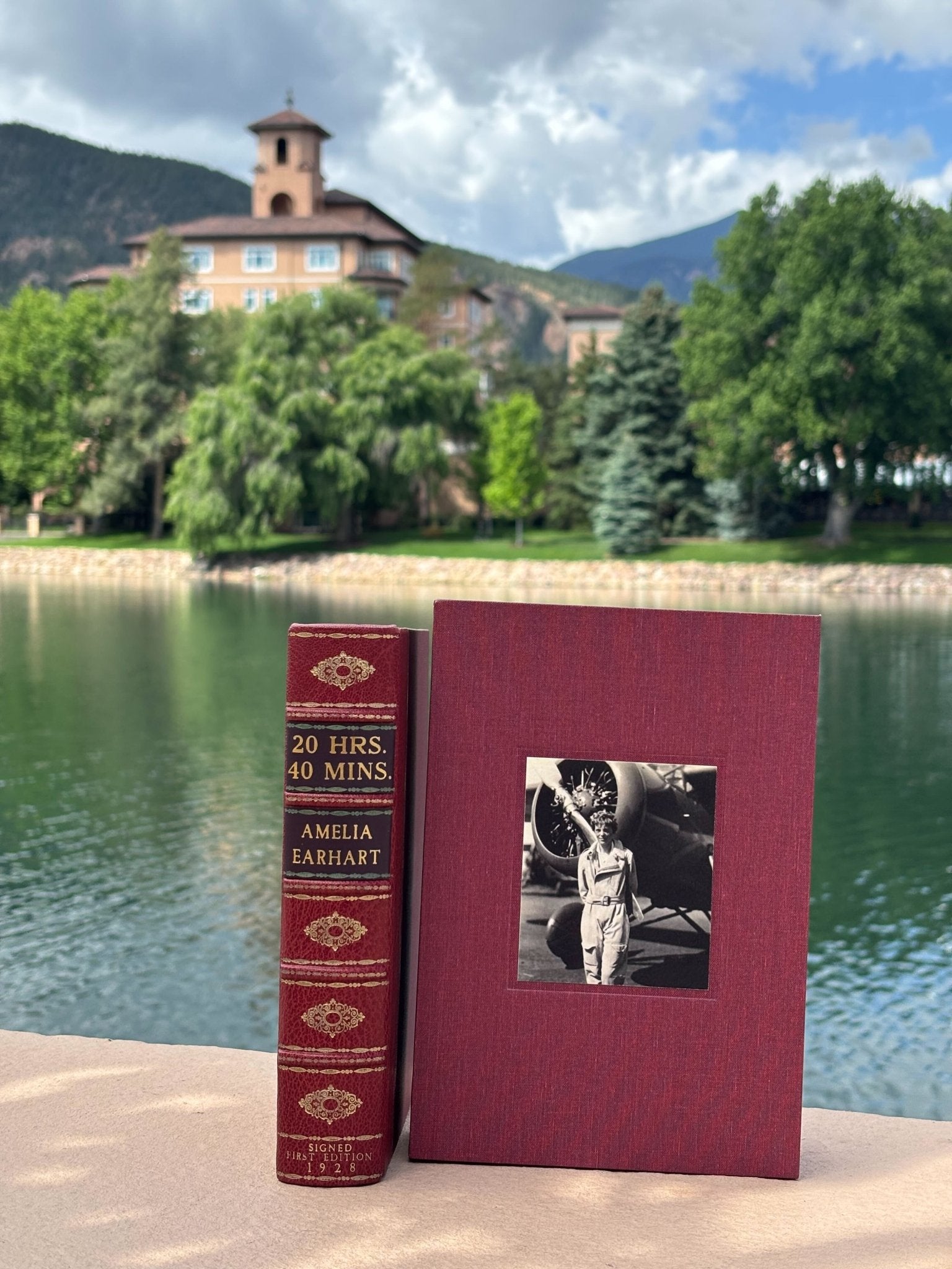 20 hrs. 40 mins. Our Flight in the Friendship, Signed by Amelia Earhart, First Trade Edition, 1928 - The Great Republic