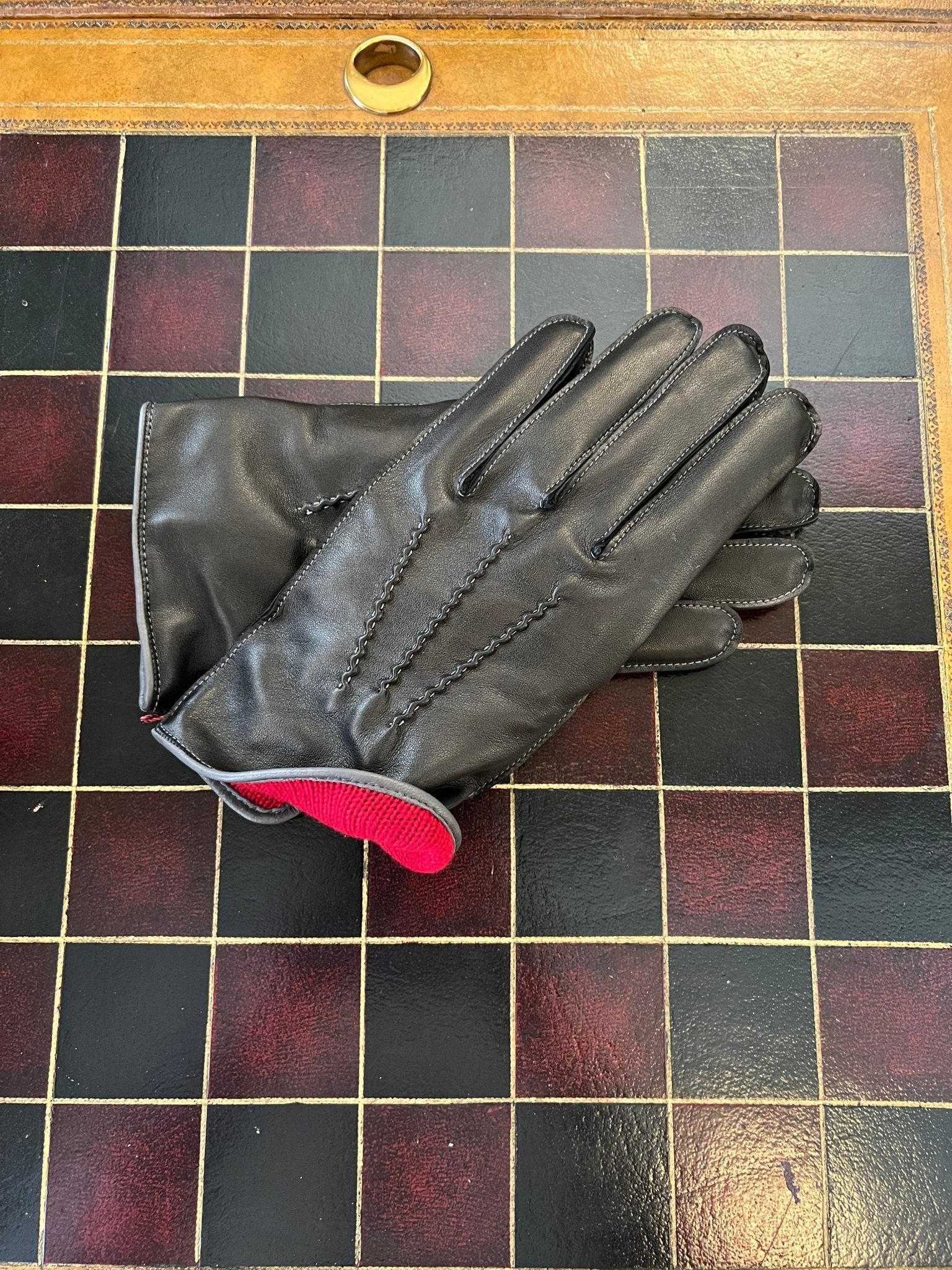 Dents Cashmere Lined Leather Gloves with Contrasting Detail - The Great Republic