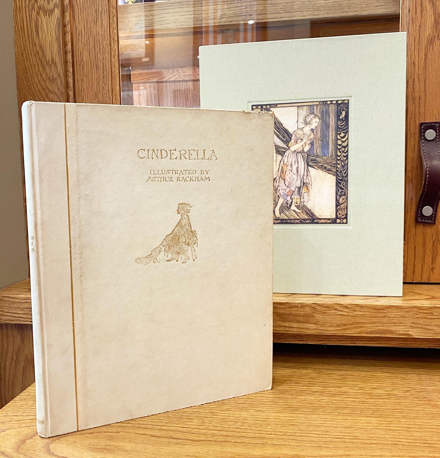 Cinderella: The Timeless Tale in a 1919 Deluxe Edition