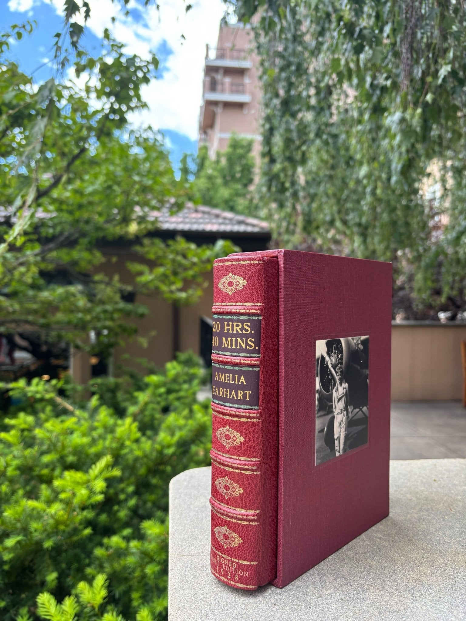 20 hrs. 40 mins. Our Flight in the Friendship, Signed by Amelia Earhart, First Trade Edition, 1928 - The Great Republic